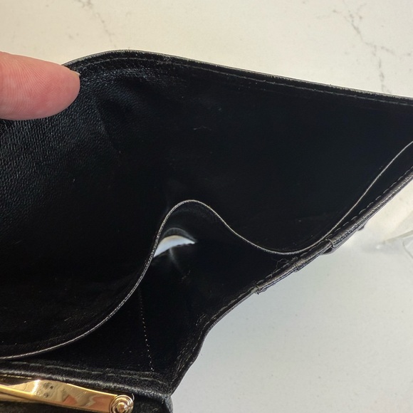 Yves Saint Laurent YSL Vintage Compact Black Kiss Lock Wallet - Picture 10 of 10